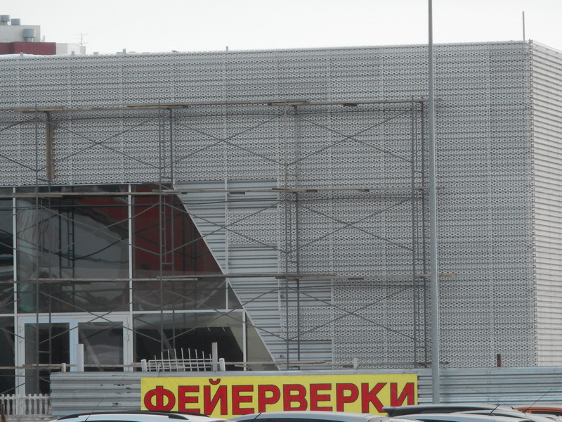 Фасад здания Ауди Центра в Тюмени после финального монтажа фасада.Фасад был анодирован на Заводе КТМ