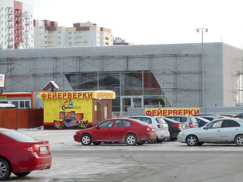 Фасад здания Ауди Центра в Тюмени после финального монтажа фасада.Фасад был анодирован на Заводе КТМ