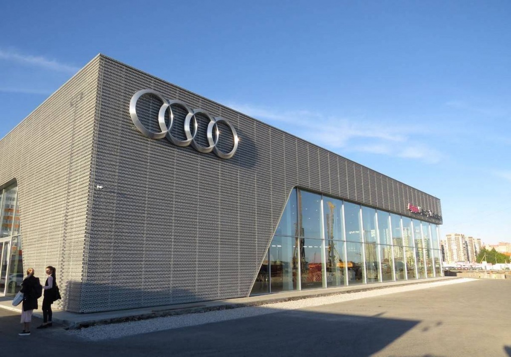 Фасад здания Ауди Центра в Тюмени сегодня,фасад был анодирован на Заводе КТМ