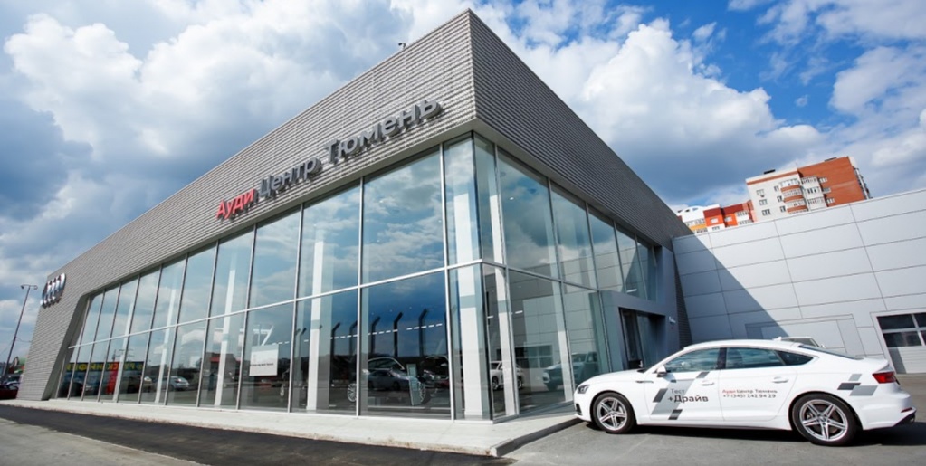 Фасад здания Ауди Центра в Тюмени сегодня,фасад был анодирован на Заводе КТМ