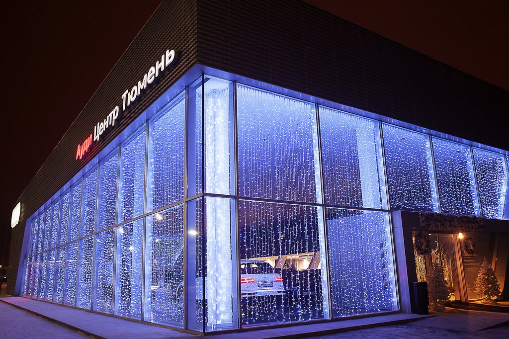 Фасад здания Ауди Центра в Тюмени сегодня,фасад был анодирован на Заводе КТМ