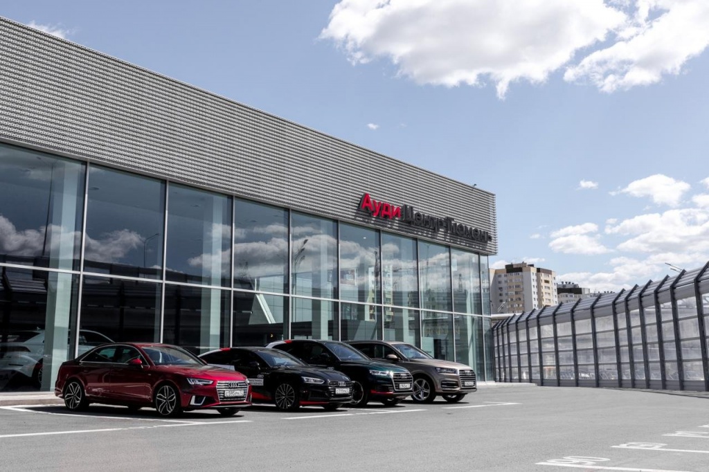 Фасад здания Ауди Центра в Тюмени сегодня,фасад был анодирован на Заводе КТМ