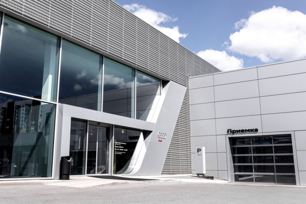 Фасад здания Ауди Центра в Тюмени сегодня,фасад был анодирован на Заводе КТМ